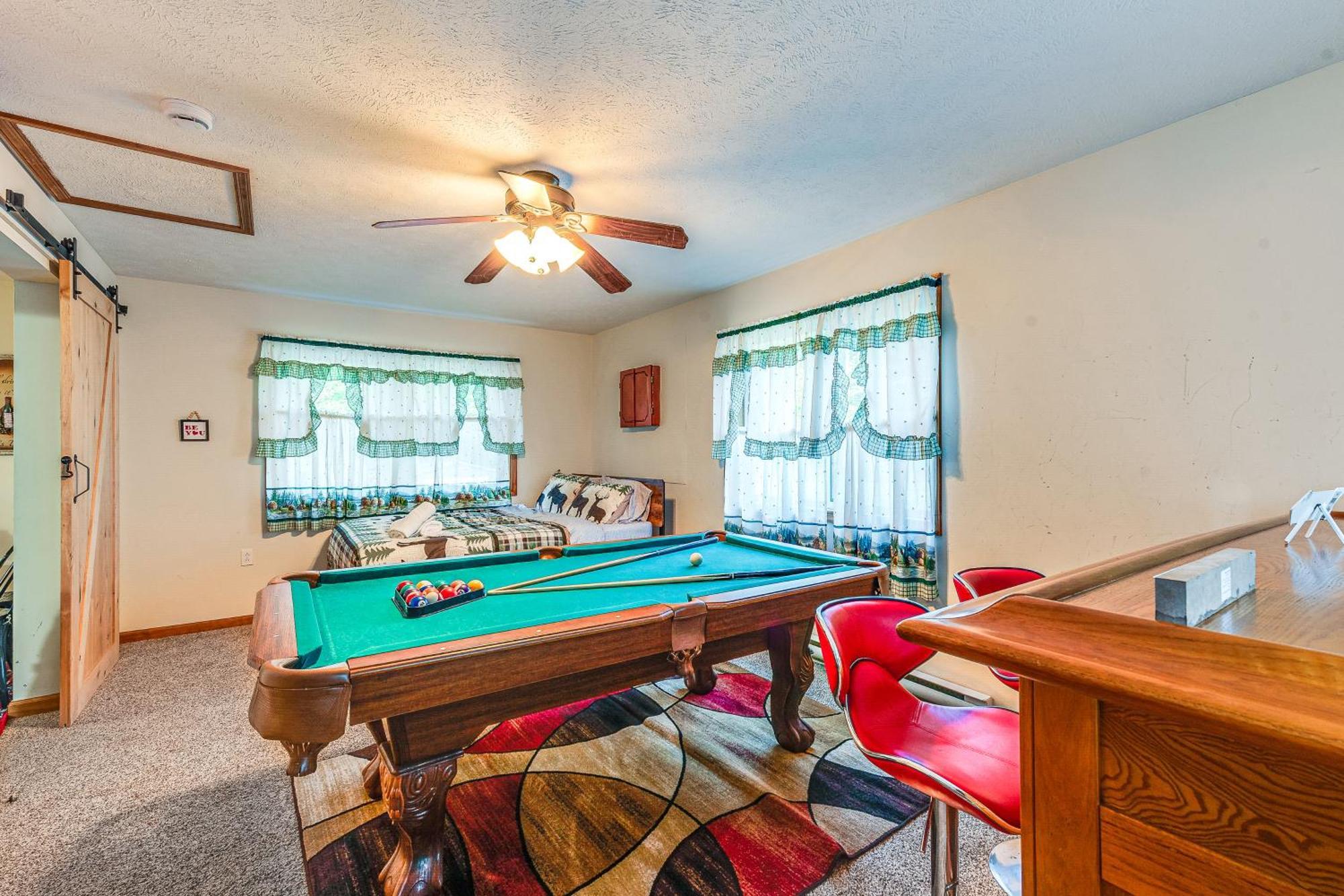 Pet-Friendly Pocono Lake Oasis With Hot Tub! Exterior photo