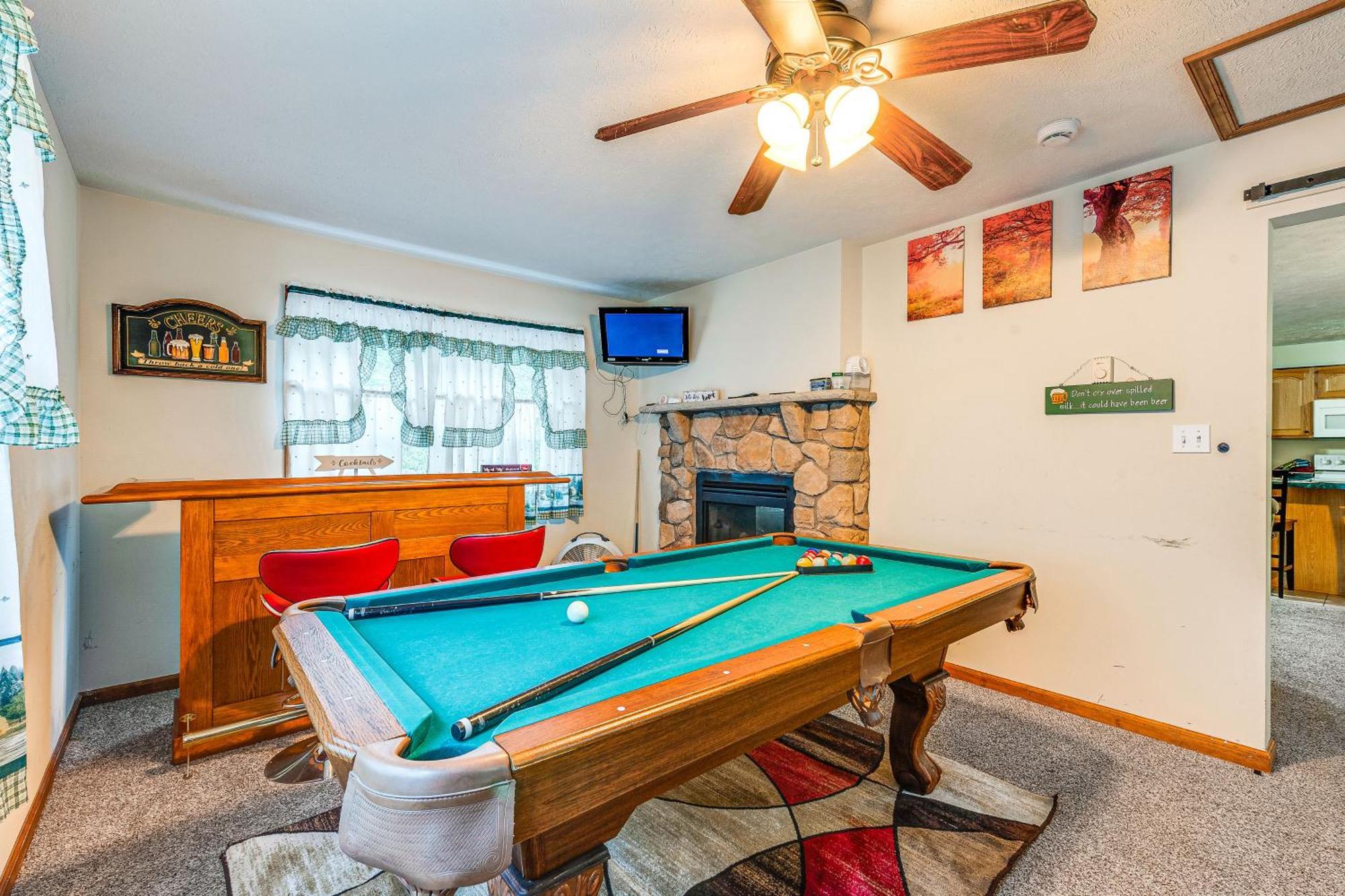 Pet-Friendly Pocono Lake Oasis With Hot Tub! Exterior photo