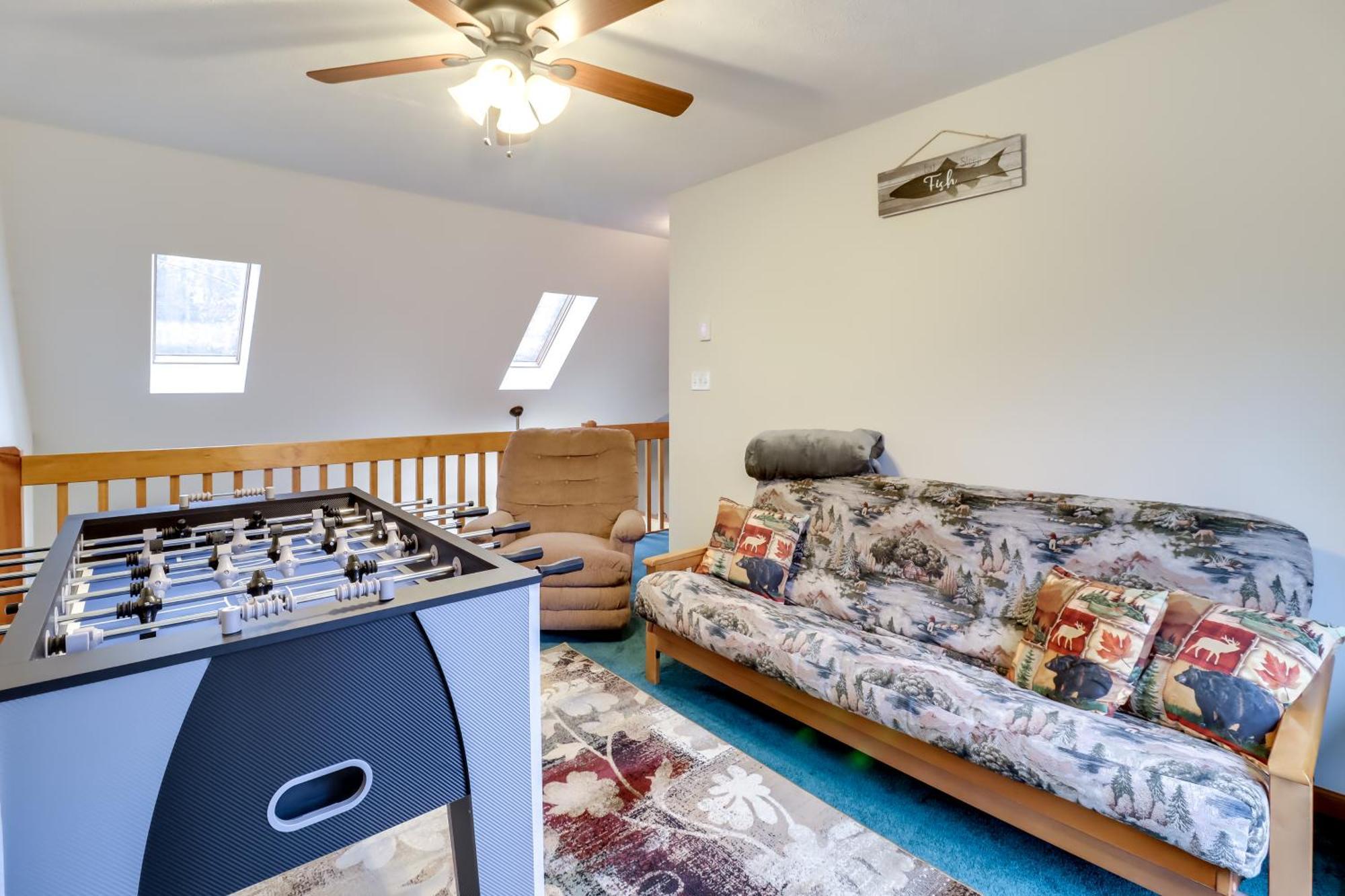 Pet-Friendly Pocono Lake Oasis With Hot Tub! Exterior photo