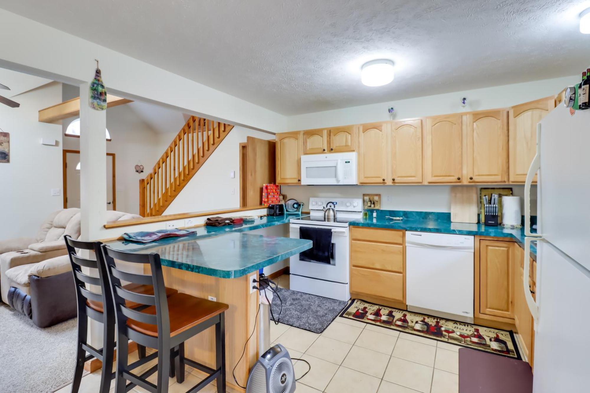 Pet-Friendly Pocono Lake Oasis With Hot Tub! Exterior photo